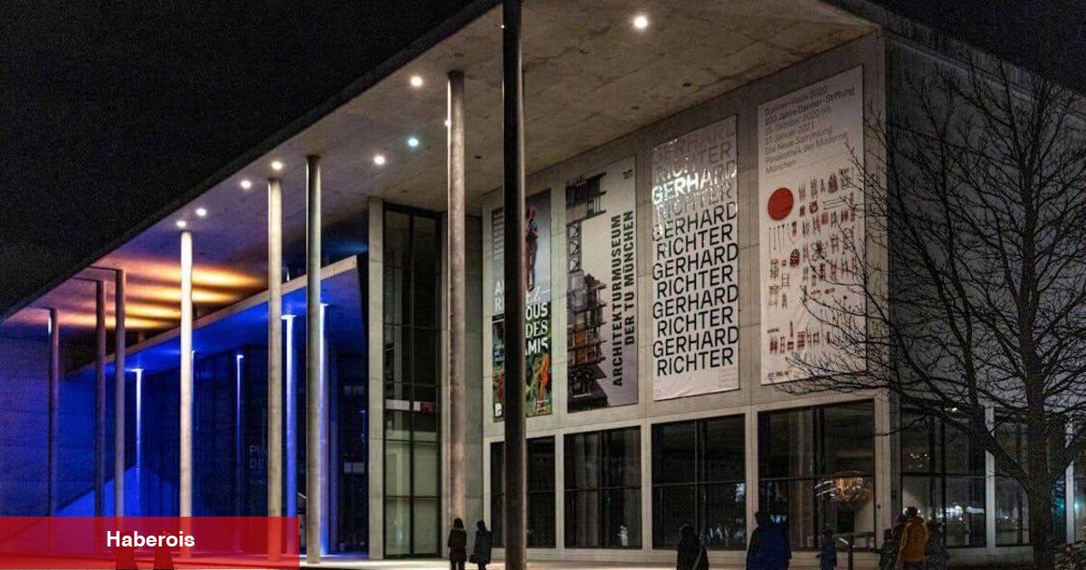 Avrupa'nın en ünlü sanat galerine kendi fotoğraflarını astı! Çabucak işten çıkarıldı