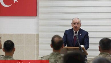 Bakan Güler Mehmetçikle yemek yedi