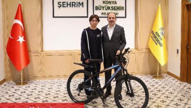 Başkan Altay örnek olan liseli gençle buluştu