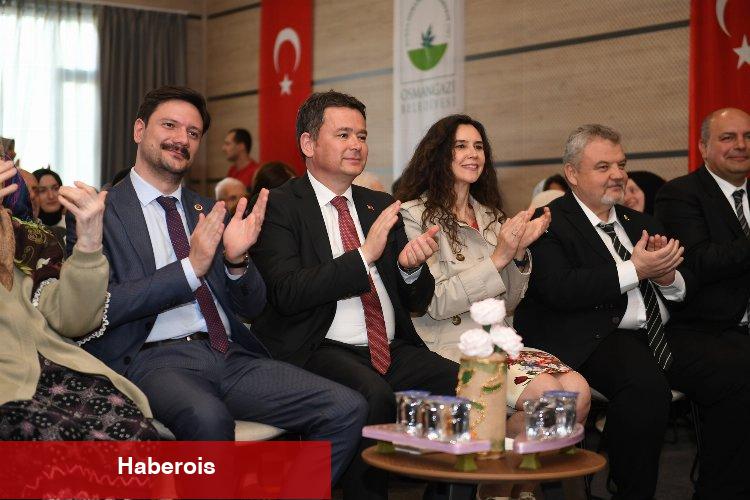 Başkan Aydın engelsiz koroya eşlik etti