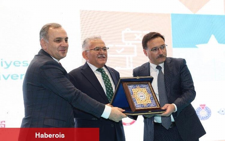 Başkan Büyükkılıç: “Bu fuar, iş arayan ile işverenleri buluşturacak”