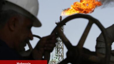 Bol petrol arzı, Orta Doğu'daki gerilimin ortasında fiyatları sabit tutuyor