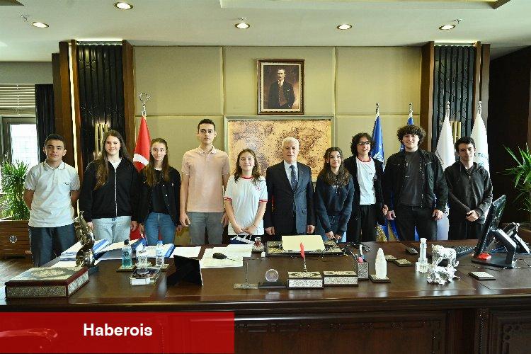 Bursa'da başarılı öğrenciler ödüllendirildi