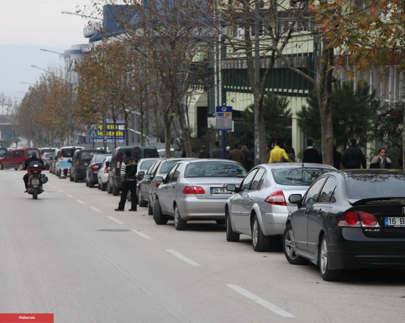 Bursa’da kamuya ait caddelerden alınan otopark ücreti kaldırılacak mı?