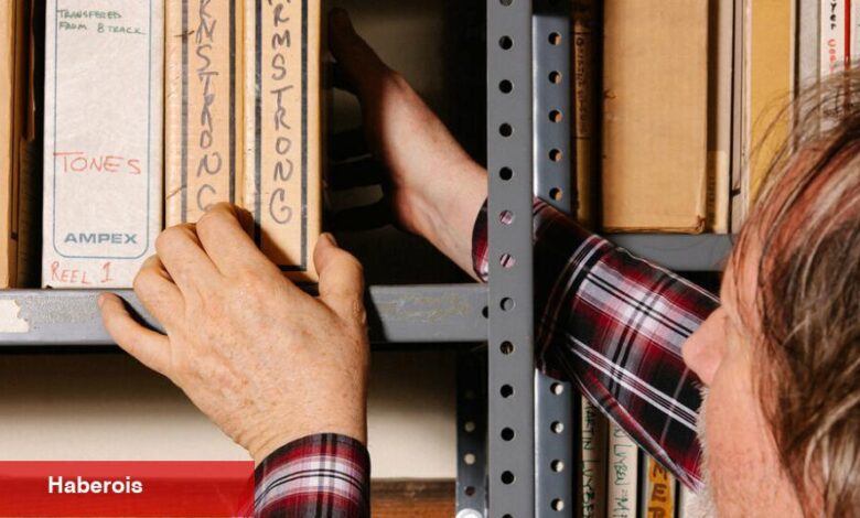 Büyük Müzisyenlerin Kayıp Kasetleri Ortalıkta. Bu Adamlar Onları Buluyor. - Haberois Büyük Müzisyenlerin Kayıp Kasetleri Ortalıkta. Bu Adamlar Onları Buluyor.