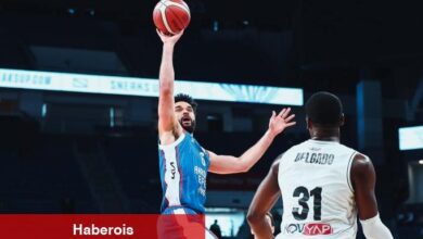 Derbide Anadolu Efes, Beşiktaş Emlakjet'i yıktı