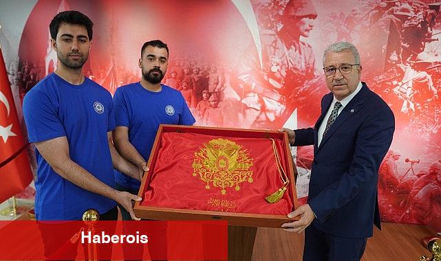 Ege Üniversitesinde 57. Alay temsili sancağını 1 milyonun üzerinde kişi ziyaret etti - Haberois Ege Üniversitesinde 57. Alay temsili sancağını 1 milyonun üzerinde kişi ziyaret etti