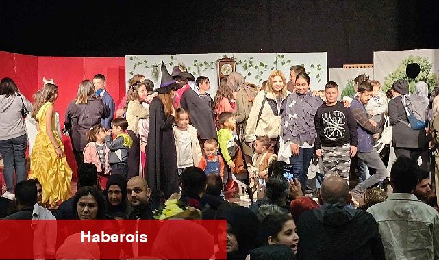 Gölcük Belediyesi kültür-sanat etkinlikleri kapsamında Kervansaray'da sahnelenen "Unutulan Kitap" adlı müzikal, çocuklara eğlenceli anlar yaşattı - Haberois Gölcük Belediyesi kültür-sanat etkinlikleri kapsamında Kervansaray'da sahnelenen "Unutulan Kitap" adlı müzikal, çocuklara eğlenceli anlar yaşattı