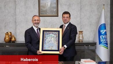 İBB Başkanı Ekrem İmamoğlu, Eyüpsultan Belediye Başkanı Mithat Bülent Özmen'e tebrik ziyaretinde bulundu
