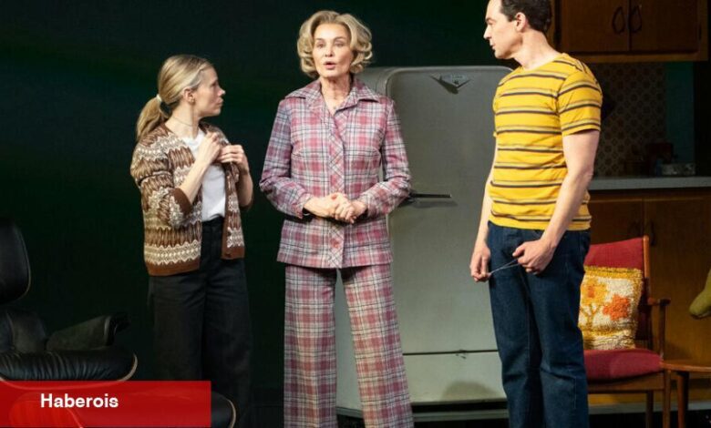 İnceleme: 'Mother Play'de Paula Vogel Bir Aile Hikayesinin Kutusunu Açıyor