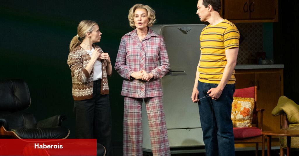 İnceleme: 'Mother Play'de Paula Vogel Bir Aile Hikayesinin Kutusunu Açıyor