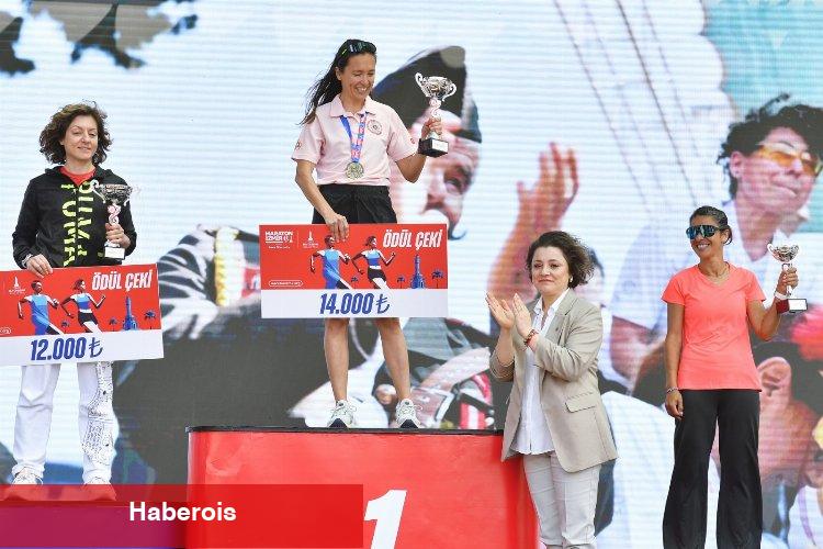 İzmir Maraton'da ödüller dağıtıldı