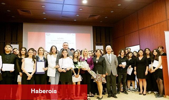 İzmir Ümran Baradan Güzel Sanatlar Lisesi öğrencilerinden "Solo Konser" - Haberois İzmir Ümran Baradan Güzel Sanatlar Lisesi öğrencilerinden "Solo Konser"