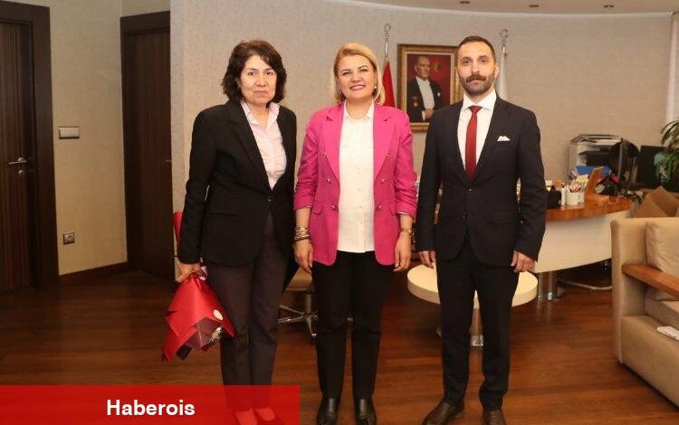 İzmit Belediyesi müdürlüklerinde devir teslim törenleri - Haberois İzmit Belediyesi müdürlüklerinde devir teslim törenleri