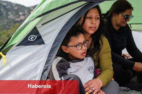 Kaliforniya Vahşi Yaşamında Göçmenler için Derme çatma Barınakta 24 Saat