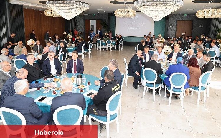 Kaymakam Özyiğit ve Başkan Büyükgöz muhtarları ağırladı - Haberois Kaymakam Özyiğit ve Başkan Büyükgöz muhtarları ağırladı