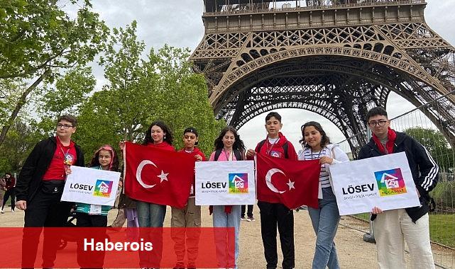LÖSEV yurtdışı gezilerine devam ediyor. Lösemi ile mücadele eden ve tedavi süresince LÖSEV'den destek alan çocuklar dünyayı geziyor - Haberois LÖSEV yurtdışı gezilerine devam ediyor. Lösemi ile mücadele eden ve tedavi süresince LÖSEV'den destek alan çocuklar dünyayı geziyor