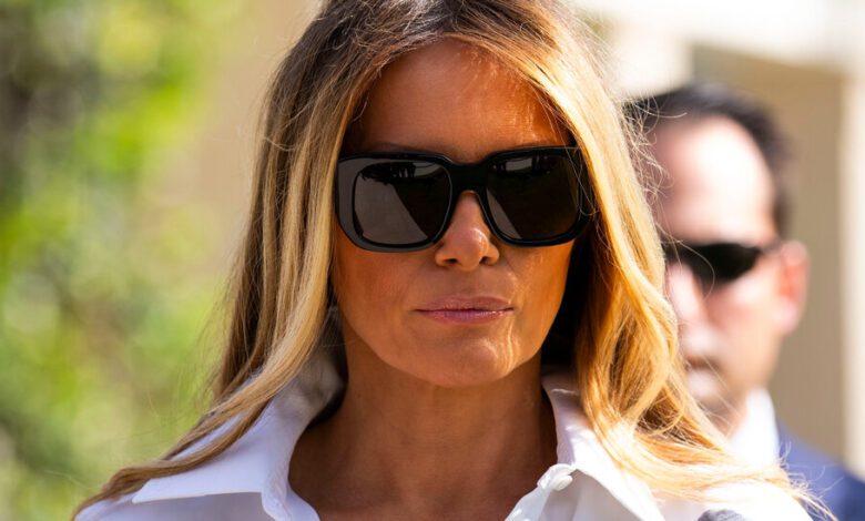 Melania Trump Mahkeme Salonuna Girmiyor Ama Kocasının Öfkesini Paylaştığı Söyleniyor - Haberois Melania Trump Mahkeme Salonuna Girmiyor Ama Kocasının Öfkesini Paylaştığı Söyleniyor