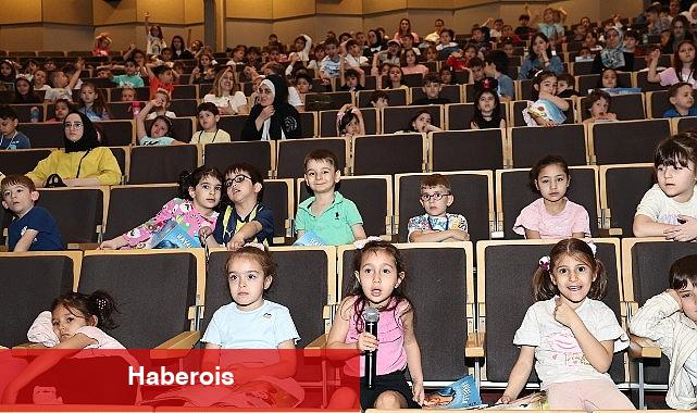 Minikler eleştirel bakış açısı kazanıyor