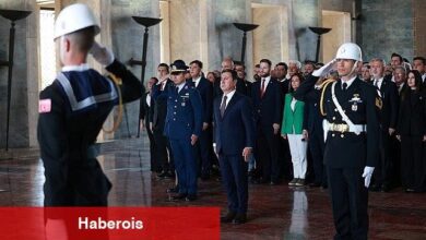 Muğla Büyükşehir Belediye Başkanı Ahmet Aras ve yeni seçilen 11 CHP'li ilçe belediye başkanı Anıtkabir'i ziyaret etti.