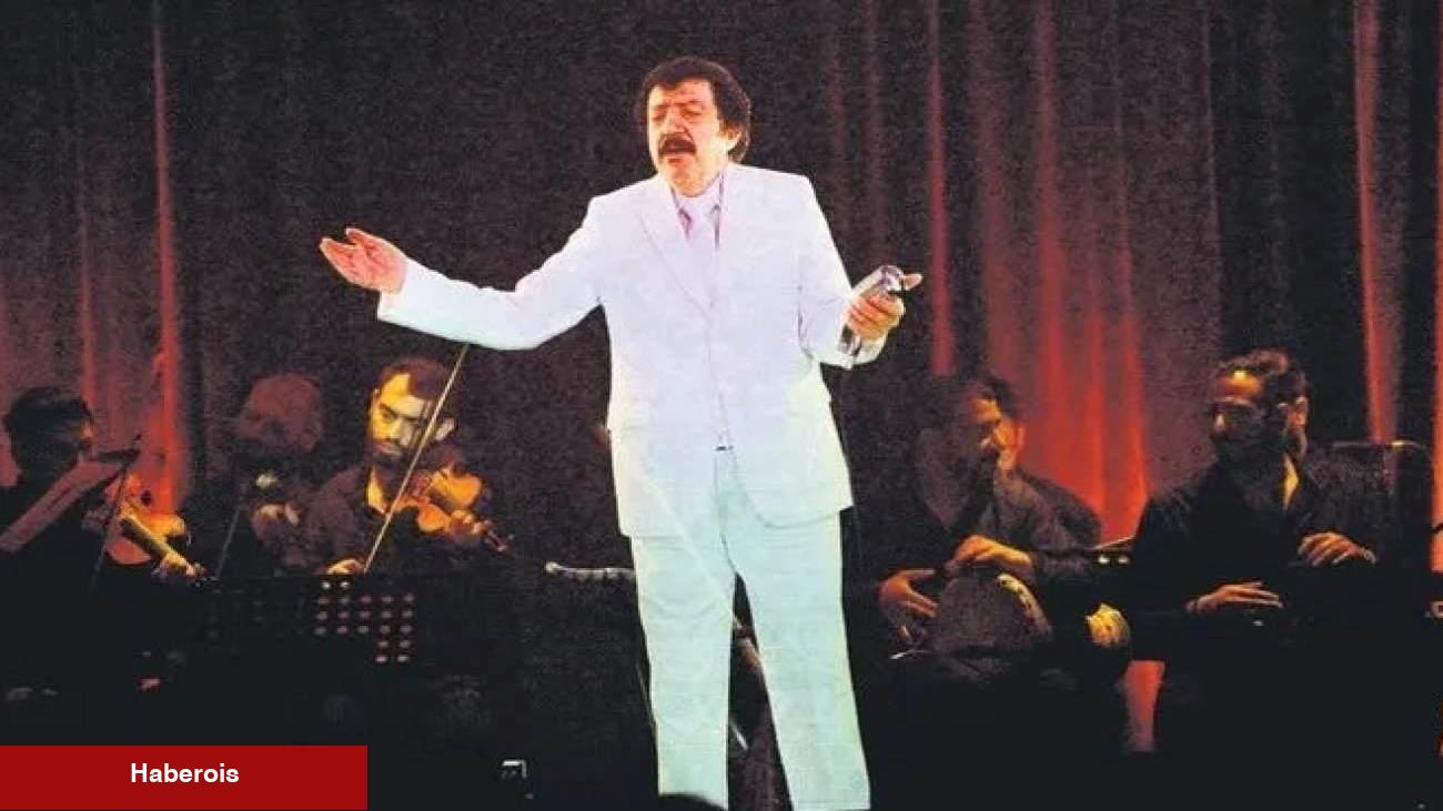 Müslüm Gürses hologram ile müzik söyledi! Hiç duyulmamış müzikleri gün yüzüne çıktı