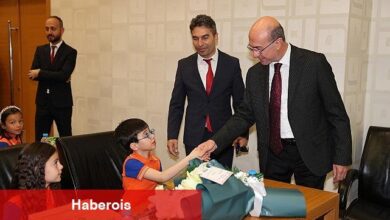 Selçuklu Belediye Başkanı Ahmet Pekyatırmacı, Şehit Erkan Kurşun ve Hakim Ömer Onsun İlkokullarından ziyarete gelen öğrencileri belediye meclis salonunda ağırladı