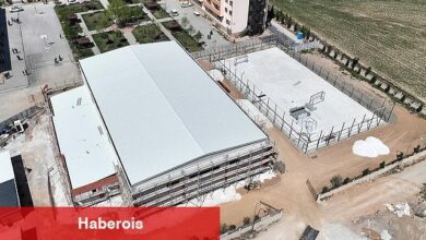 Selçuklu Belediyesi tarafından Selçuklu Fen Lisesi'ne kazandırılacak olan kapalı spor salonu ve suni çim sahanın yapımı devam ediyor