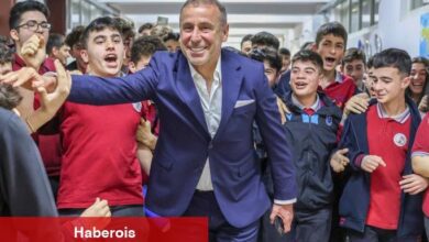 Trabzonspor Teknik Yöneticisi Abdullah Avcı, öğrencilerle buluştu