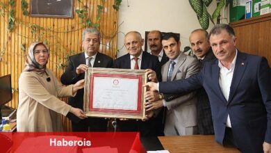 Yahyalı Belediye Başkanı Esat Öztürk, mazbatasını alarak belediye başkanlığında üçüncü dönemine resmen başladı