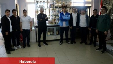 Yüzlerce kupası olan lise, sportif başarılarıyla dikkati çekiyor