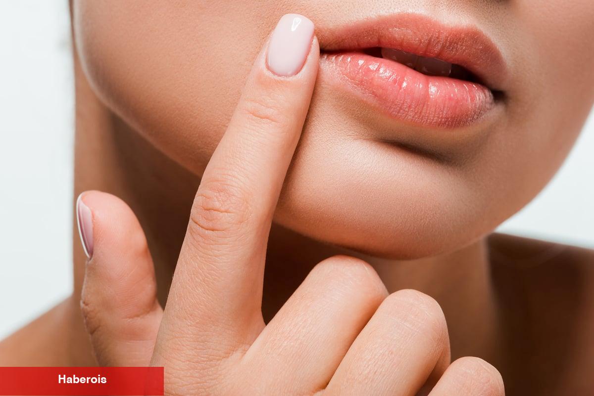 6 adımda pürüzsüz ve yumuşak dudaklar!