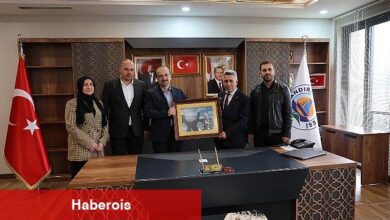 AK Parti Kocaeli İl Başkanı Dr. Şahin Talus ve Cumhurbaşkanlığı Etik Kurulu üyesi, önceki dönemler Kocaeli Büyükşehir Belediye Başkanı İbrahim Karaosmanoğlu Başkan Erol Ölmez'i ziyaret etti