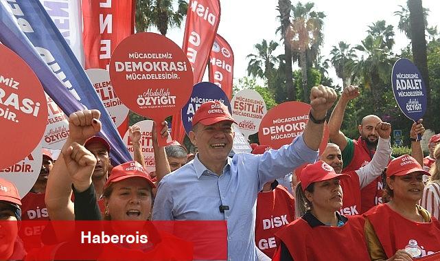 Başkan Abdullah Özyiğit, 1 Mayıs'ta işçilerle yan yana yürüdü - Haberois Başkan Abdullah Özyiğit, 1 Mayıs'ta işçilerle yan yana yürüdü