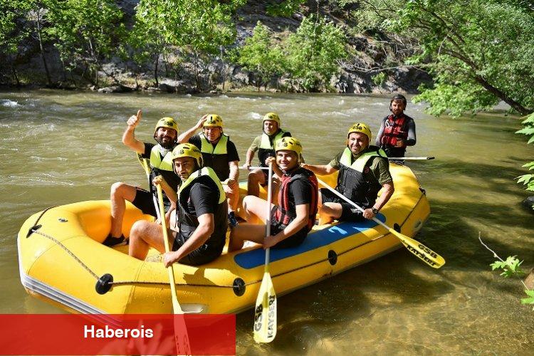 Başkan Büyükkılıç ve Vali Çiçek, Zamantı Irmağı’ndaki rafting yarışının startını verdi