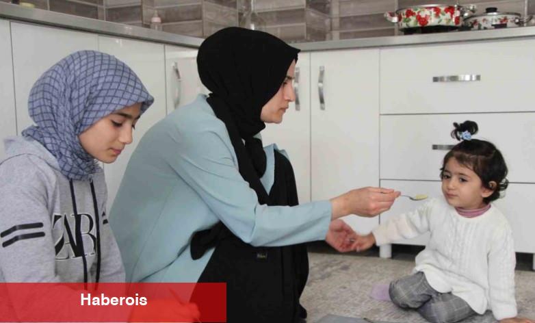 Bingöllü Fazilet Feyzi gündüzleri anne, geceleri koruculuk yapıyor!