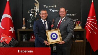 Bir takım temaslar için Ankara'ya giden Menderes Belediye Başkanı İlkay Çiçek, CHP Genel Başkanı Özgür Özel ile bir araya geldi