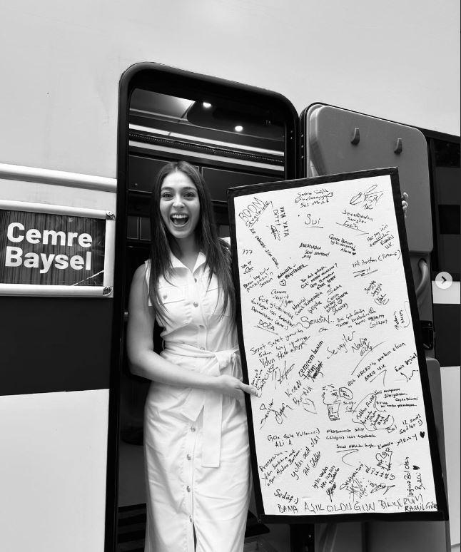Cemre Baysel'den duygusal konuşma! Bu türlü veda etti