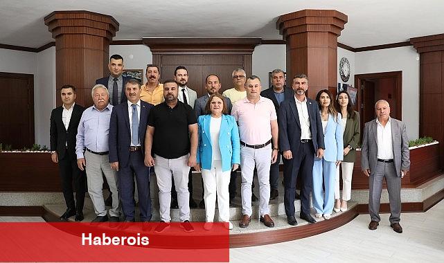 Didim'de Cumhur İttifakı Belediye Meclis Üyeleri Didim Belediye Başkanı Hatice Gençay'ı makamında ziyaret etti - Haberois Didim'de Cumhur İttifakı Belediye Meclis Üyeleri Didim Belediye Başkanı Hatice Gençay'ı makamında ziyaret etti