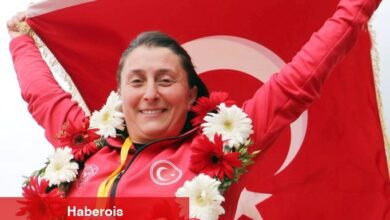 Dünya şampiyonu olan Melek öğretmene coşkulu karşılama