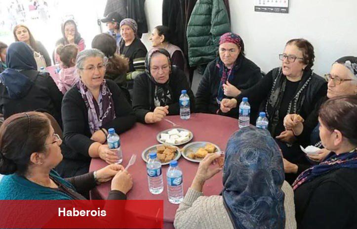 Kayseri'nin bu köyünde bayanlar kahvede okeye dönüyor!