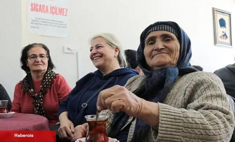 Kayseri'nin bu köyünde bayanlar kahvede okeye dönüyor! - Haberois Kayseri'nin bu köyünde bayanlar kahvede okeye dönüyor!