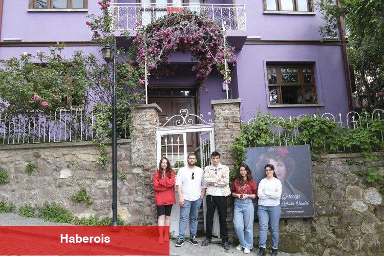 Kocaeli'de üniversitelilerden 'Zübeyde Hanım Konağı'na yakın mercek