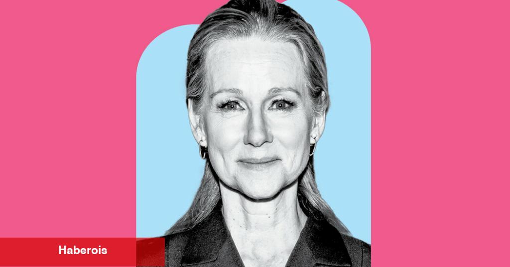 Laura Linney, Ona Başlangıçları Hatırlatan Şarkıcı Üzerine