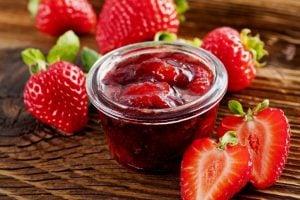 Mevsiminde hoş: Nefis çilek reçeli