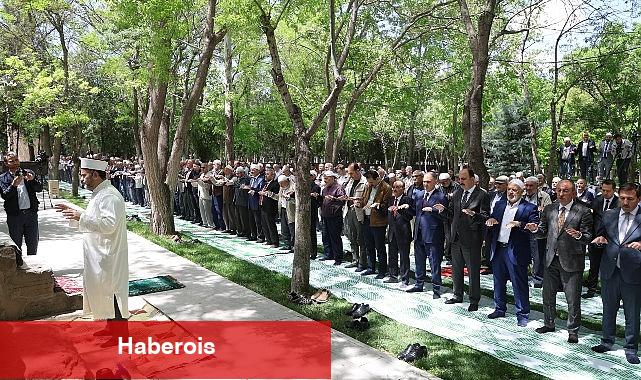 Namazgâh'ta Eller Yağmur İçin Semaya Kalktı - Haberois Namazgâh'ta Eller Yağmur İçin Semaya Kalktı