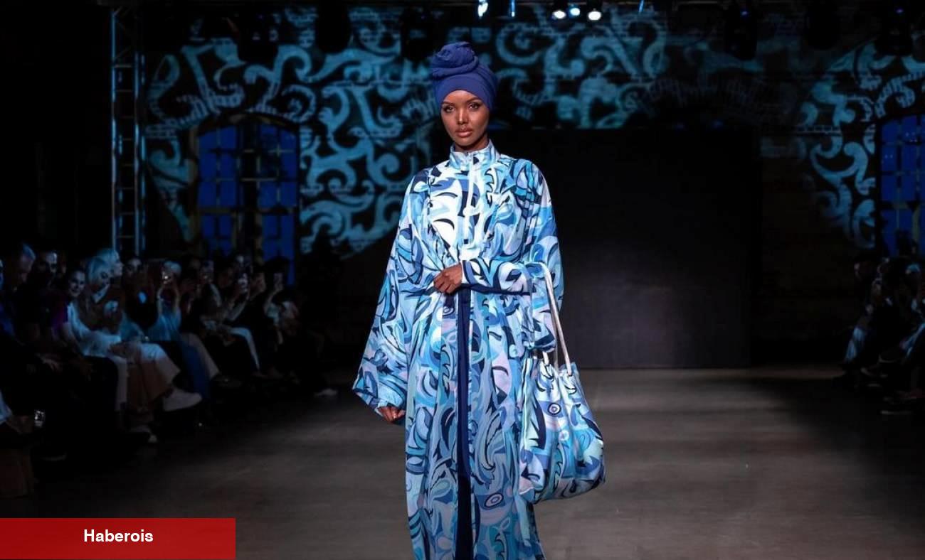 Tesettür mayo defilesinde Halima Aden rüzgarı! Koleksiyonu bu türlü tanıttı