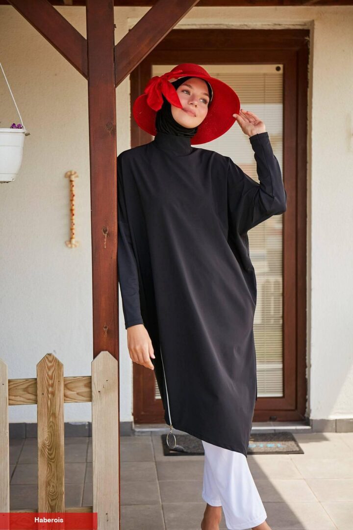 Tesettür mayo defilesinde Halima Aden rüzgarı! Koleksiyonu bu türlü tanıttı
