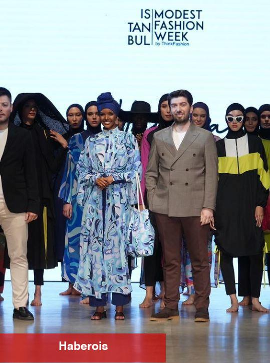 Tesettür mayo defilesinde Halima Aden rüzgarı! Koleksiyonu bu türlü tanıttı