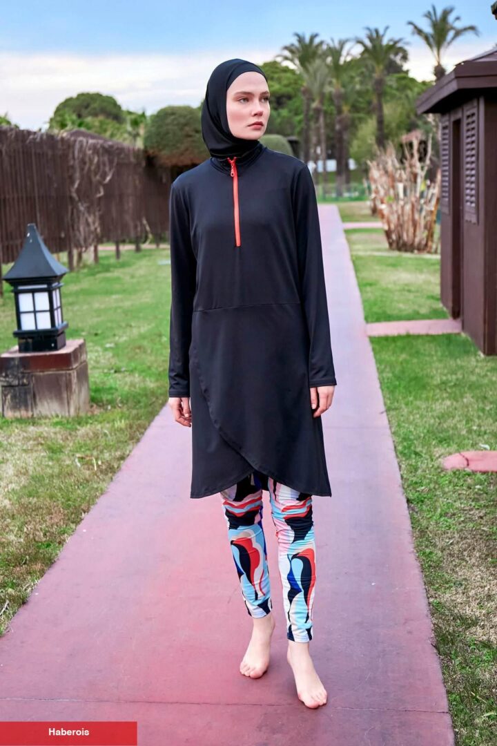 Tesettür mayo defilesinde Halima Aden rüzgarı! Koleksiyonu bu türlü tanıttı