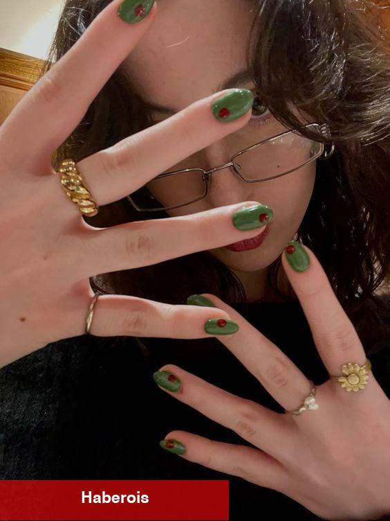 Tırnak modasında yeni bir model! Çılgın yeşil tırnaklar pek çok kişinin favorisi oldu bile